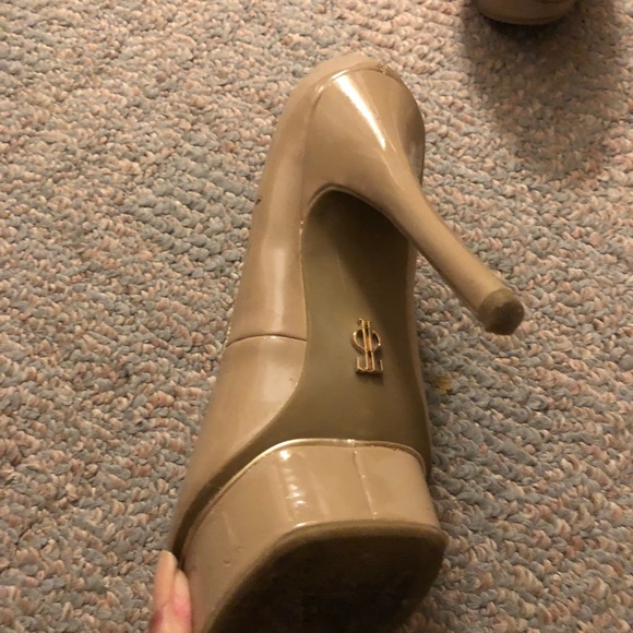 Shoes - Picture 1 of 3